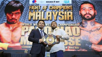 Los boxeadores durante la presentación