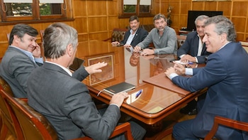 Las entidades de productores agropecuarios solicitaron bajar la presión impositiva y una aceleración de la ayuda a los afectados por la sequía.