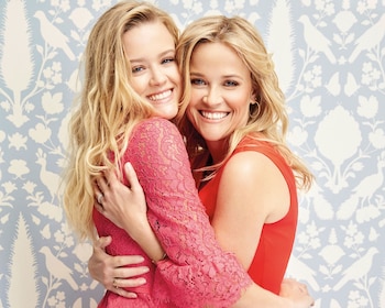 Ava con su mamá, Reese