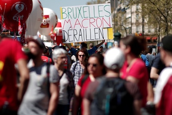 Macron enfrenta mucha resistencia sindical