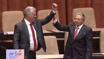 El abrazo entre Raúl Castro
