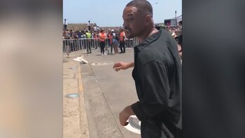 Cientos de personas se acercan