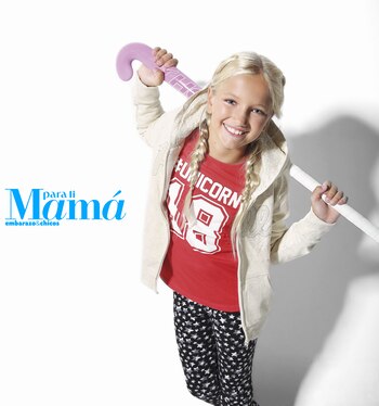 Delfina: buzo con capucha, remera