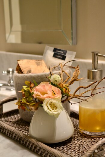 Los pequeños arreglos de flores en