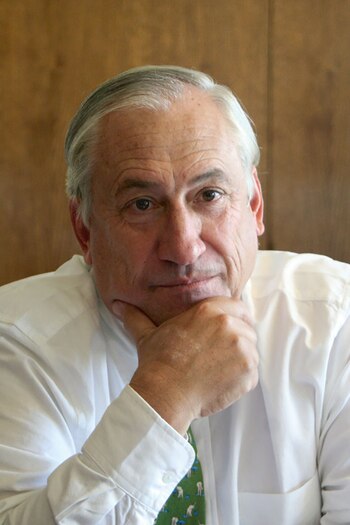 El economista, Pablo Piñera, hermano