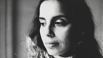 La artista cubano-estadounidense Ana Mendieta