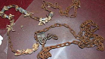 Las cadenas con que Ariel