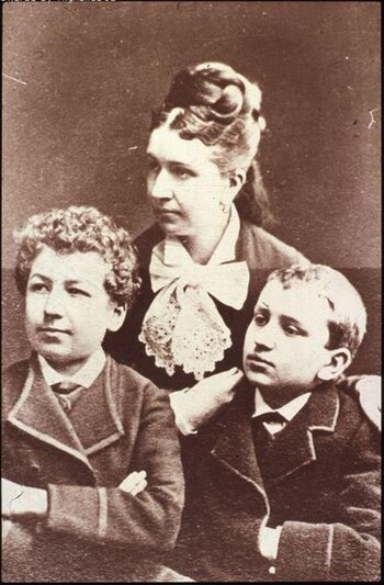 Los hermanos durante la infancia