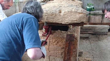 Apertura del supuesto sarcófago de