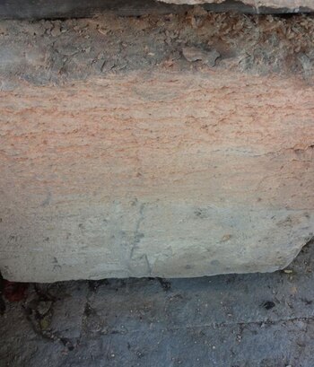 La cruz templaria esculpida sobre