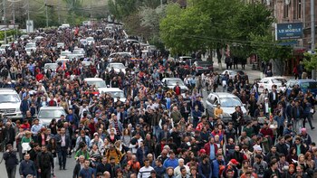 Una columna de manifestantes en