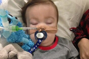 Alfie Evans padece una rara