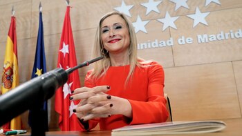 Cifuentes durante una conferencia de