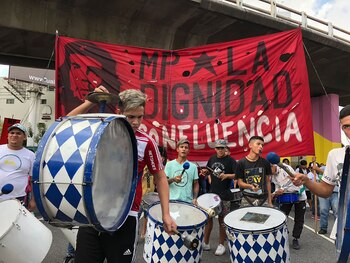 Marcha de piqueteros y docentes