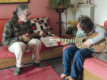 Mallko tenía 8 años cuando su papá, ilustrador argentino que vive en España, compartió en Mallko y papá la experiencia transformadora de la llegada de un hijo con Síndrome de Down. (Gentileza Editorial Océano)
