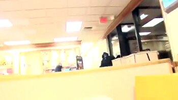 Los agentes se tirotearon con el ladrón, que trató de escapar