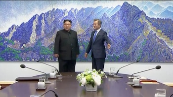 Momento en el los dos líderes se reúnen.