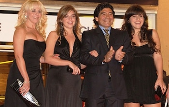 La familia Maradona Villafañe, en