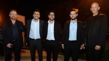 Rabinovich junto a los miembros