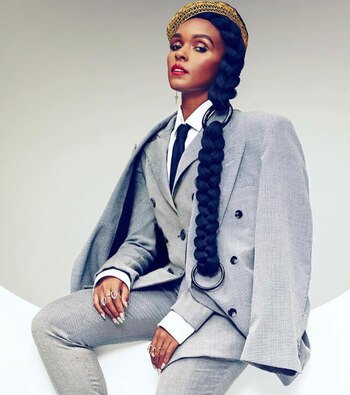 La música y actriz creció