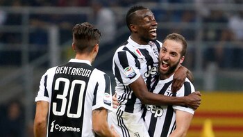 Gonzalo Higuaín festeja su gol