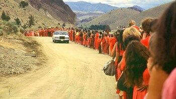 Los seguidores de Osho, reunidos