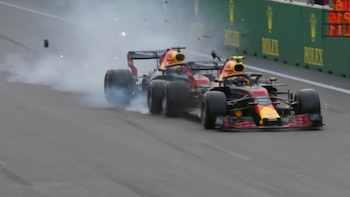 Ricciardo intentó pasar a Verstappen