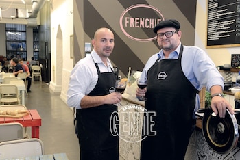 El chef Christophe junto a su amigo Jérôme Mathe en Frenchie (Foto Maximiliano Vernazza/GENTE)