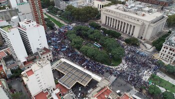 Las agrupaciones se reunieron frente