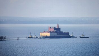 El Akademic Lomonosov, también llamado