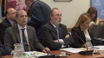 Pablo Tonelli (centro), el presidente