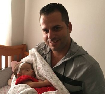 Yoelvis Gattorno y su hija