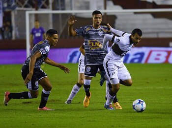 Estudiantes de Caseros cayó en