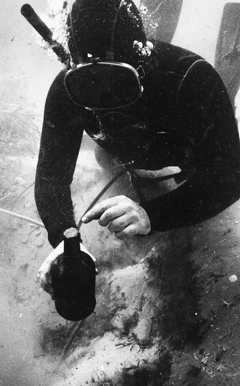 Una de las botellas recuperadas