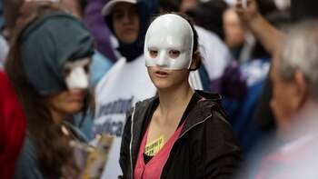 Algunos manifestantes se pusieron máscaras