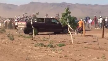 Los barzonistas arribaron a bordo de al menos 30 camionetas, acusaron los Lebarón.