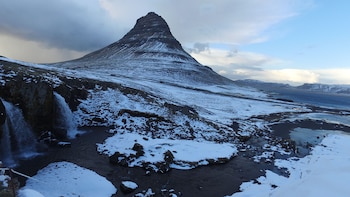 Cascada y Montaña de Kirkjufell