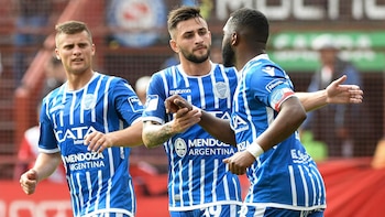 Santiago garcía festeja uno de sus dos goles para Godoy Cruz (Foto: Télam)