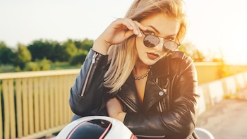 Campera biker, cómo combinarla y