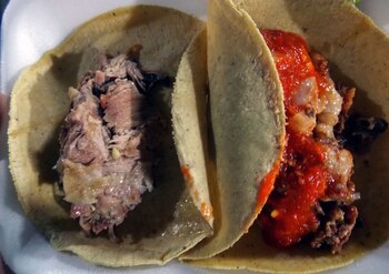 Tacos de barbacoa durante la