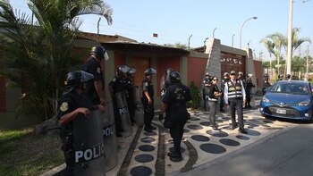 La policía, frente a una