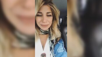 A través de varios videos,