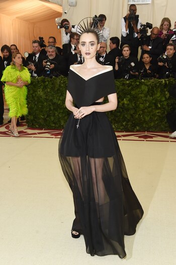 Lily Collins, punk goth por