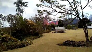 La lava asomaba por el