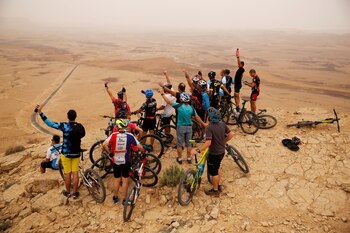 Fanáticos en Mitzpe Ramon. (REUTERS/Amir Cohen)