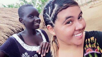 La joven durante su misión