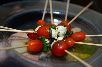 Pintxo caprese + aceite de