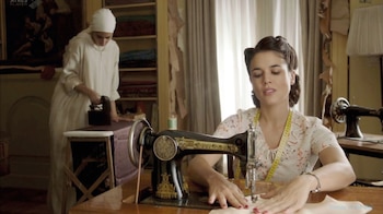 El tiempo entre costuras