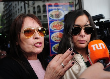 Larissa Riquelme y Marta Zabala,