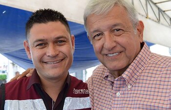 Aguirre con el candidato izquierdista